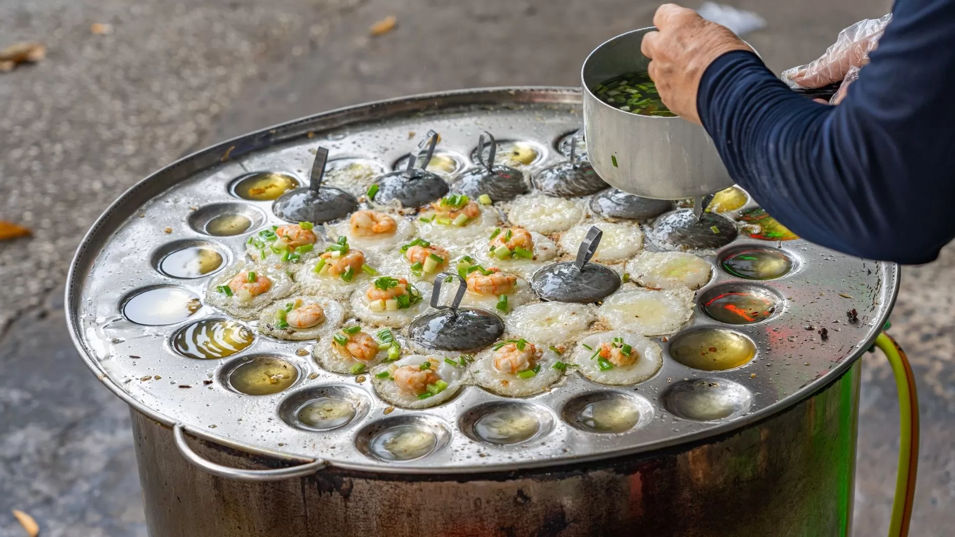 Banh khot - Mini crispy rice pancakes