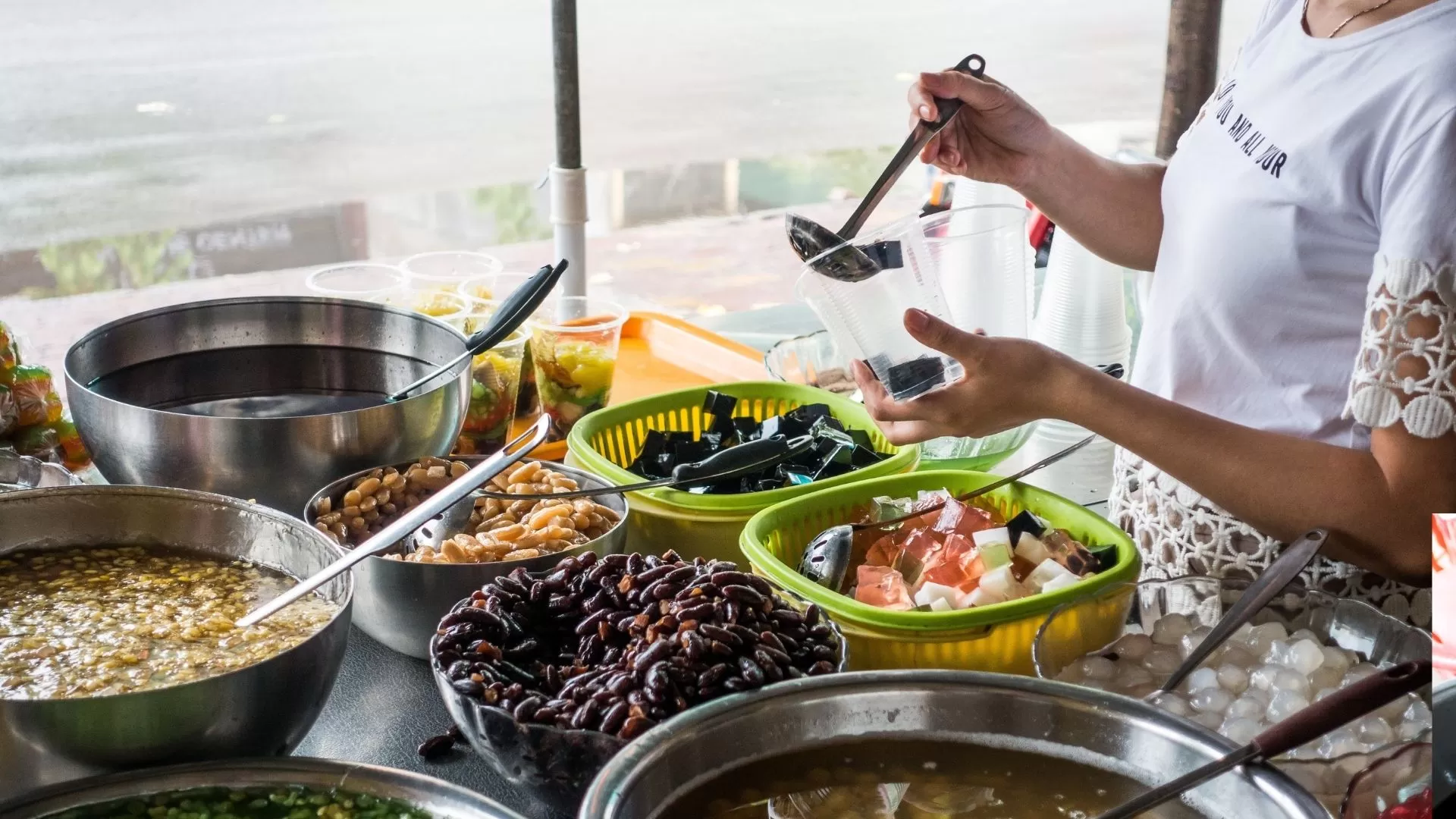Chè (Vietnamese sweet dessert soup)