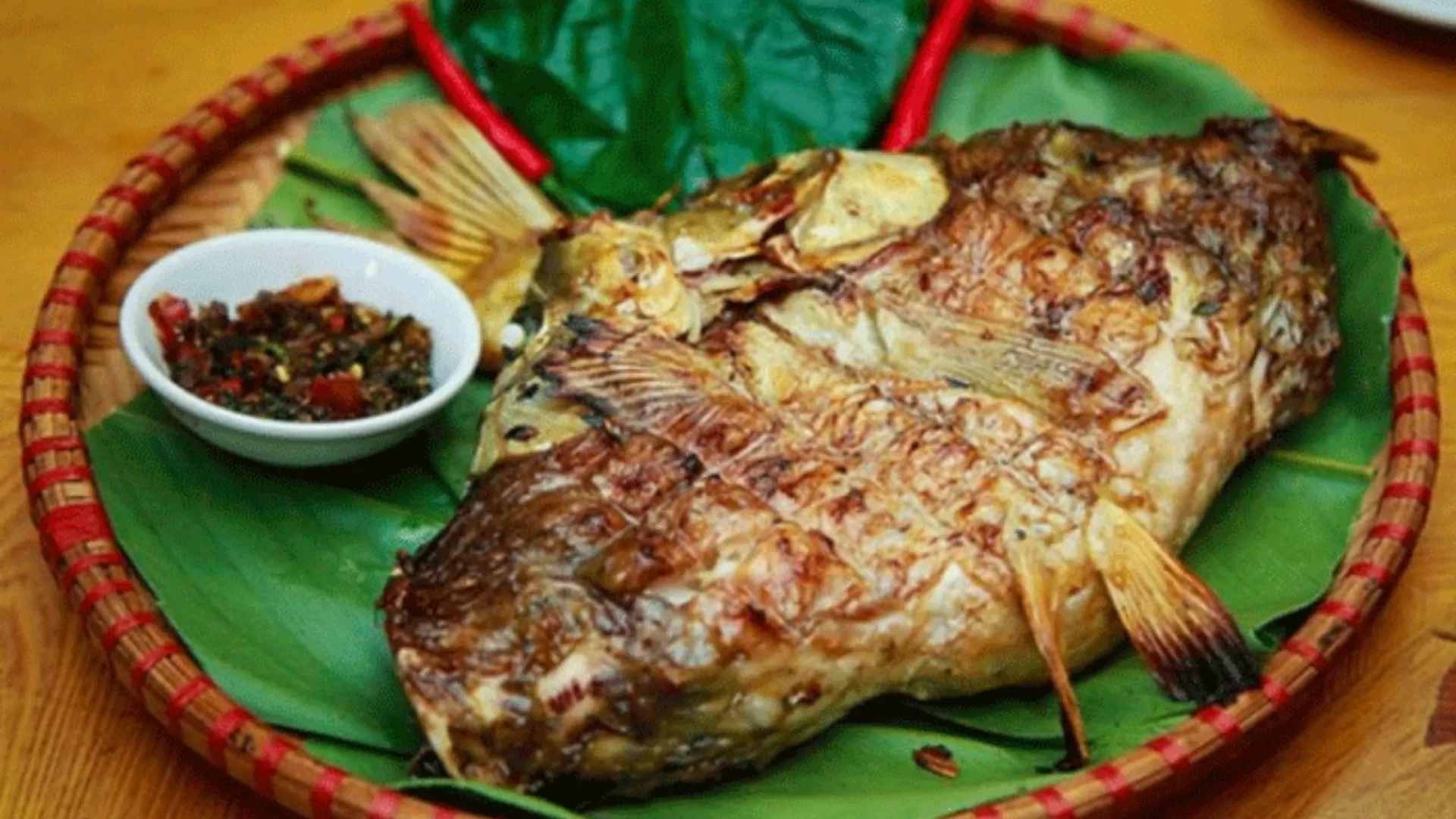 Poisson de ruisseau grillé pa pỉnh tộp