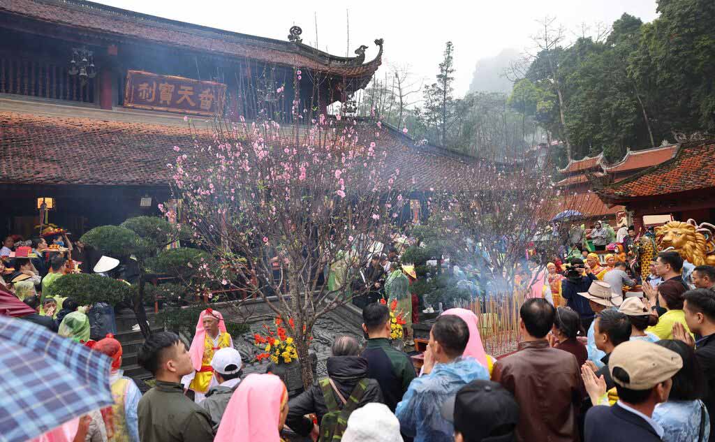  Fête de la pagode de Huong – l’une des fêtes du début du printemps au Vietnam