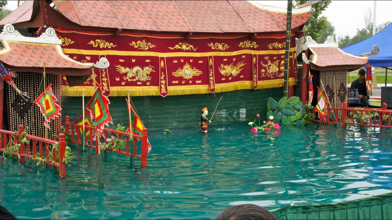 Spectacle de marionnettes sur l'eau