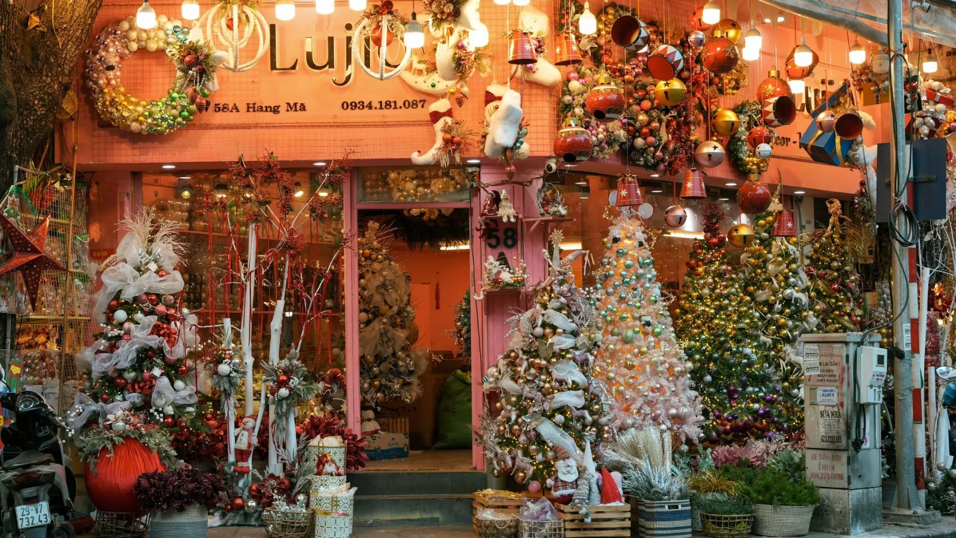 Rues illuminées à Hanoi