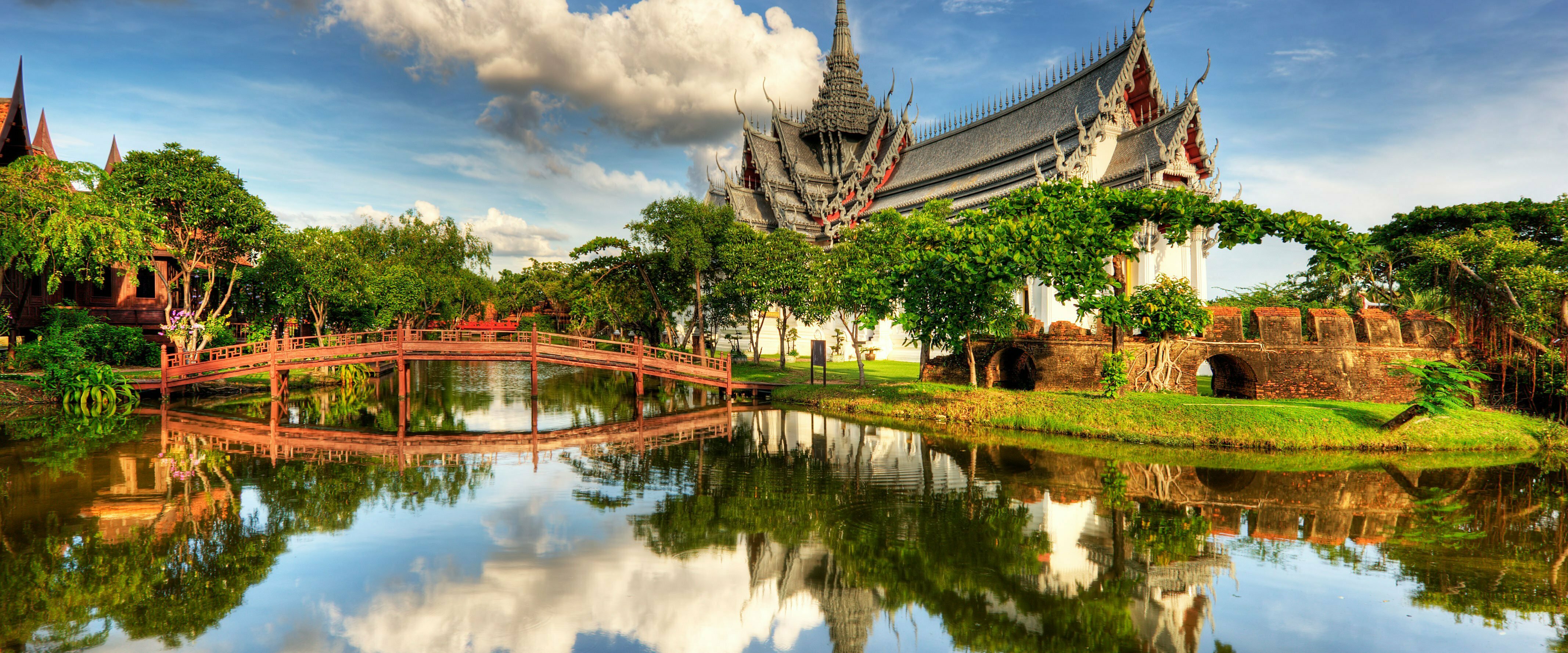 Temple, pont et nature en Thailande
