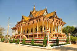kratie cambodge temple à colonnade