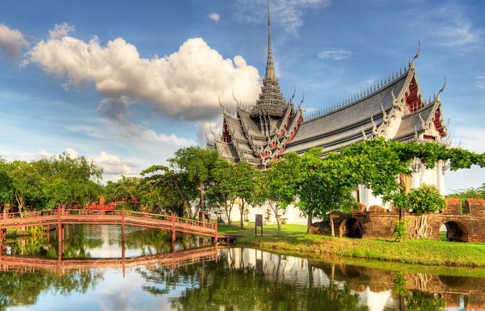 Temple, pont et nature en Thailande