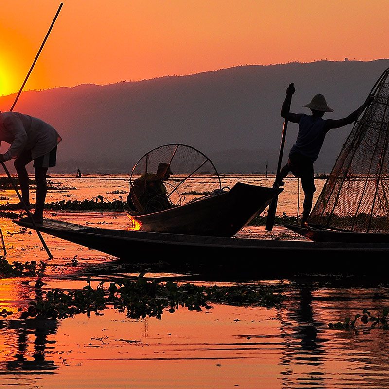 mandalay Birmanie pêche au couché du soleil