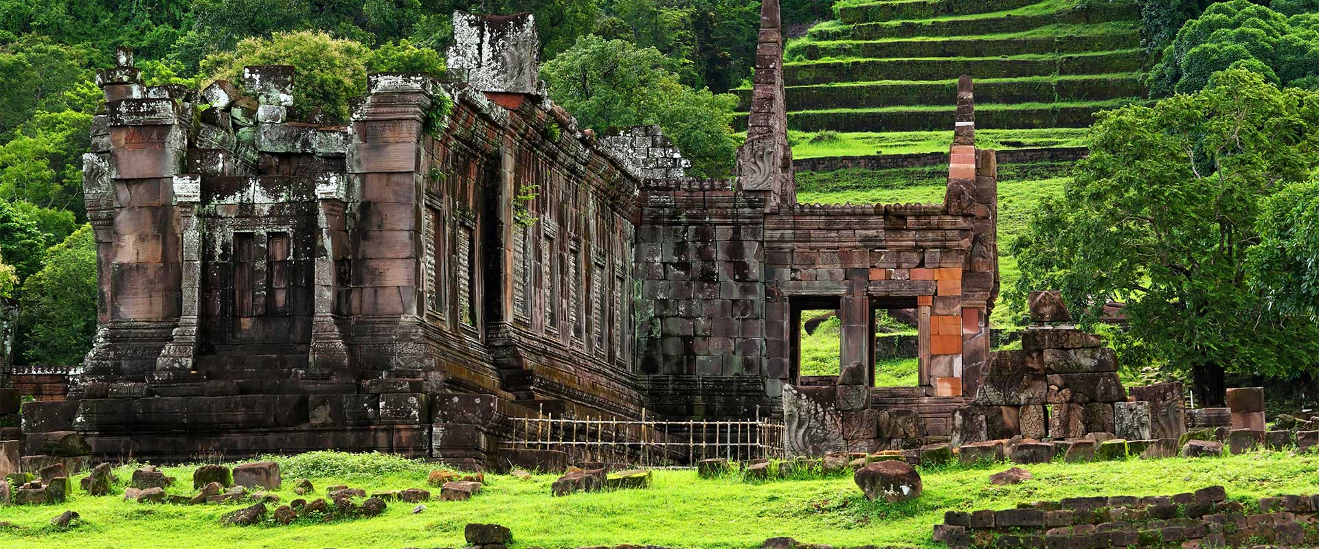 Ruines d'un temple en pierre à Wat phou