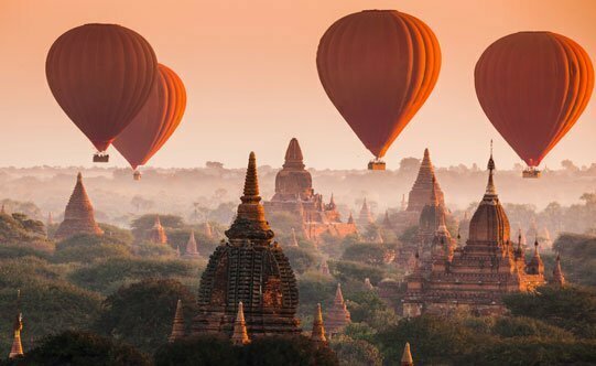 Bagan et ses montgolfières en Birmanie