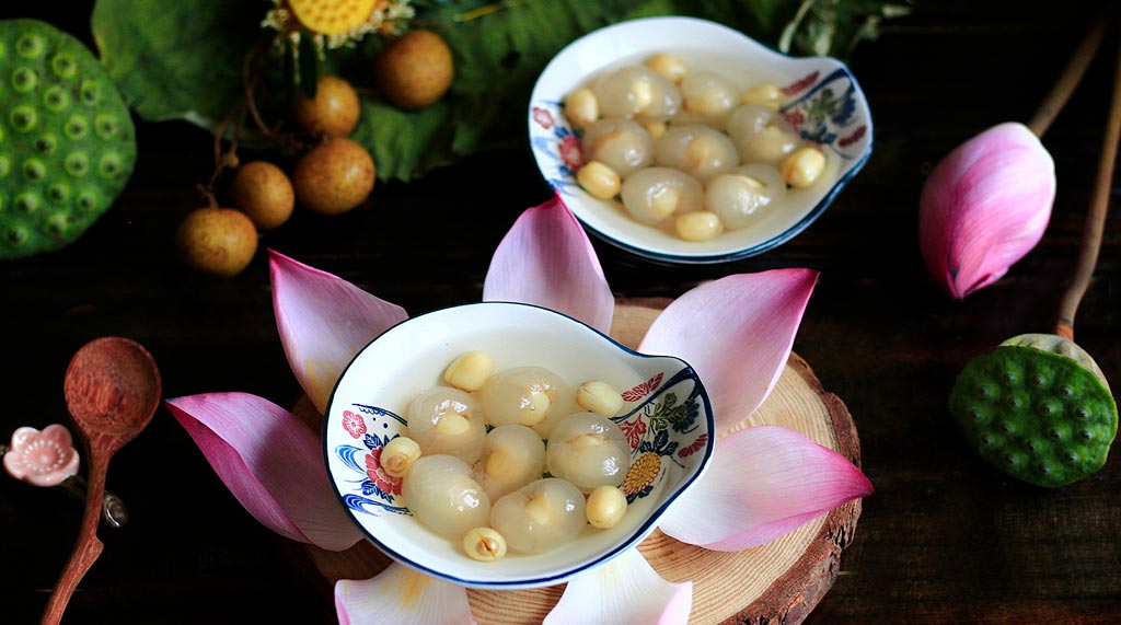 Soupe sucrée de litchi aux graines de lotus - l'une des versions de la soupe sucrée vietnamienne