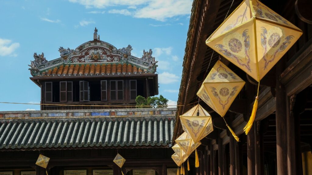 Circuits combinés Vietnam Cambodge : 5 voyages à privilégier - featured que faire et voir a hue 1920 featured-que-faire-et-voir-a-hue