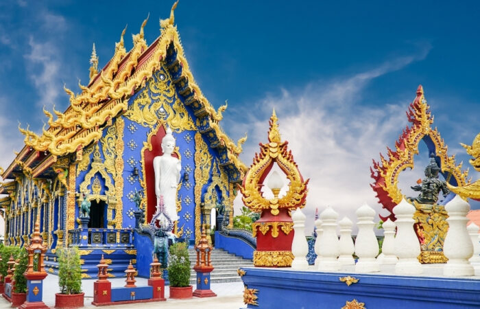 Le Temple Bleu Wat Rong Suea Ten
