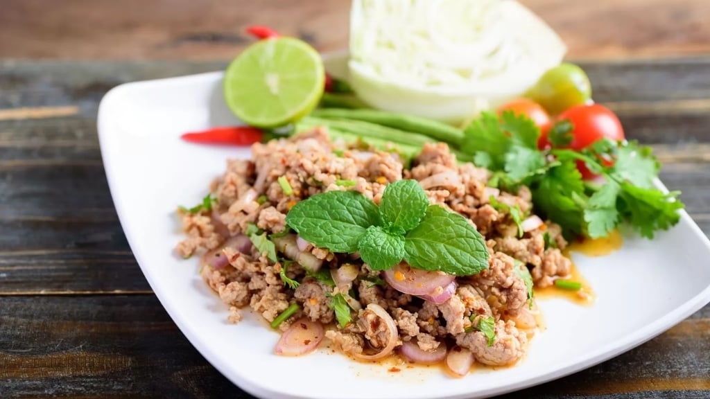 Quel budget prévoir pour un voyage en Thaïlande ? - thailande cuisine larb 1024 Larb