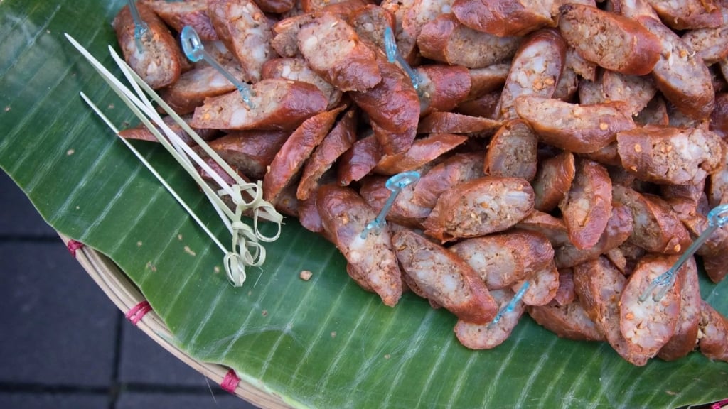 Tout savoir sur les symboles de la Thaïlande et leur rôle culturel - thailande cuisine sai ua 1024 Sai Ua