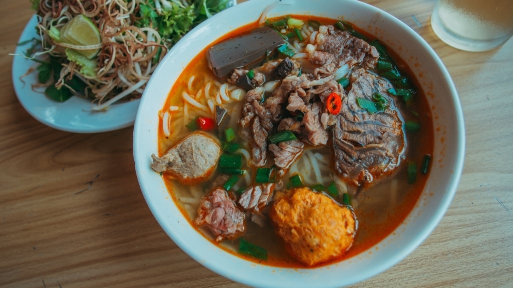 vietnam-cuisine-bun-bo-hue