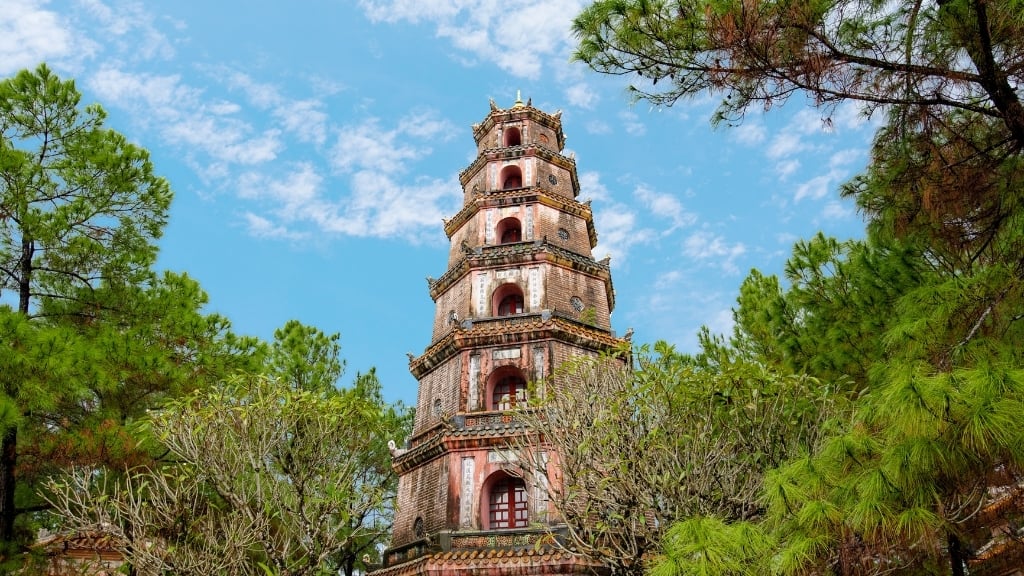 vietnam-hue-thien-mu-pagoda-1024