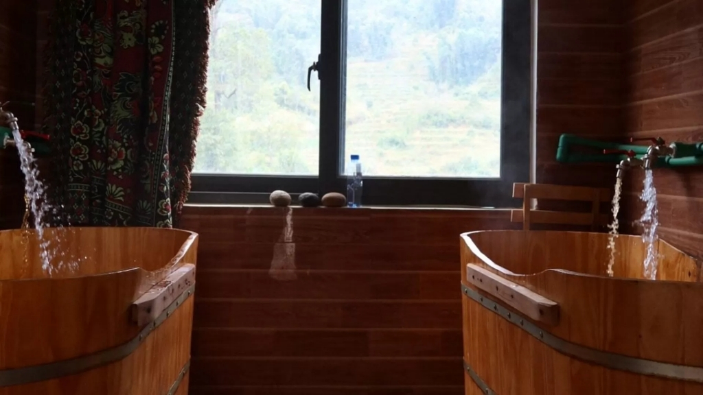 Bain aux herbes chez les Dao rouges