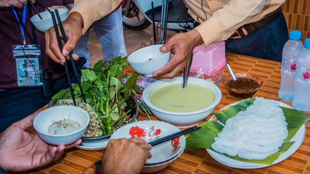 La cuisine Cambodgienne - cambodge cuisine nom banh chok 1024 Nom Banh Chok