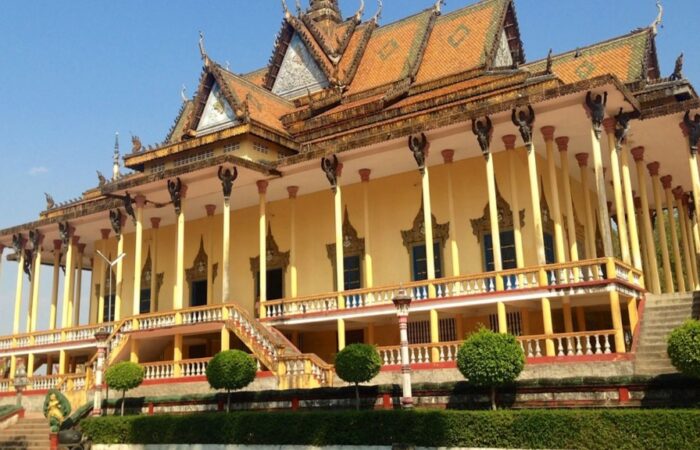 Wat Sasar Muoy Roy – la pagode aux 100 colonnes