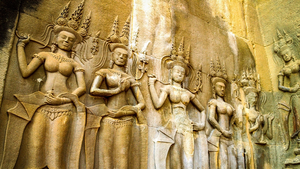 Des sculptures en pierre élaborées mettant en valeur l'art ancien khmer