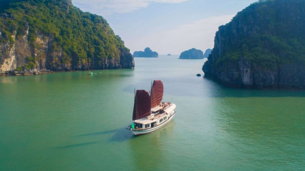 Croisière privée en baie d’Halong entre amis, escapade de luxe au Vietnam - featured hotel halong prince junk 1920 Prince Junk