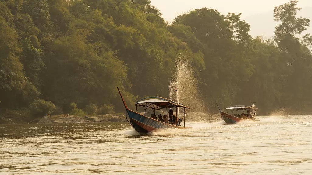Balader en pirogue sur le Mékong