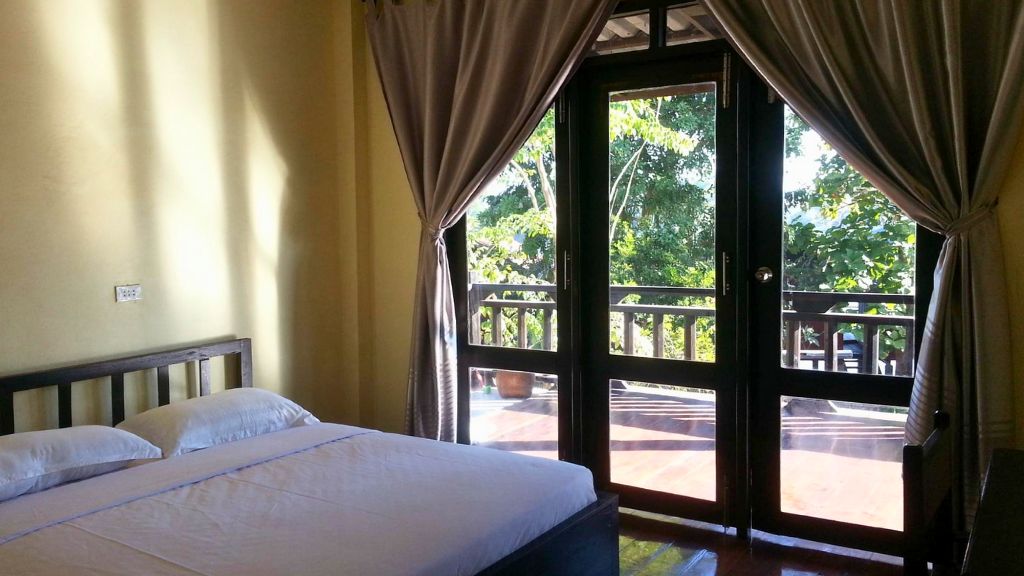 laos hotel champasak mr thos bungalows 1024 1 - Guide pratique pour visiter les 4000 îles au Laos