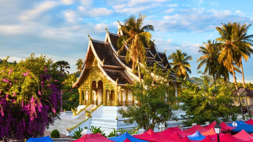Informations pratiques du voyage au Laos : guide complet - laos luang prabang wat xieng thong 1920 Wat Xieng Thong