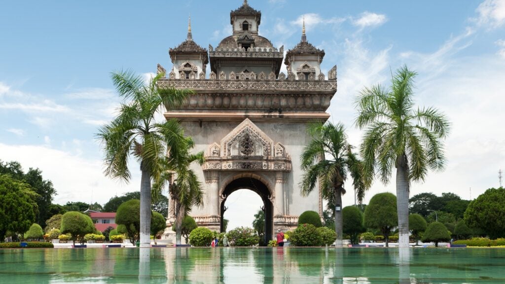 Informations pratiques du voyage au Laos : guide complet - laos vientiane patuxai 1920 Patuxai, Vientiane
