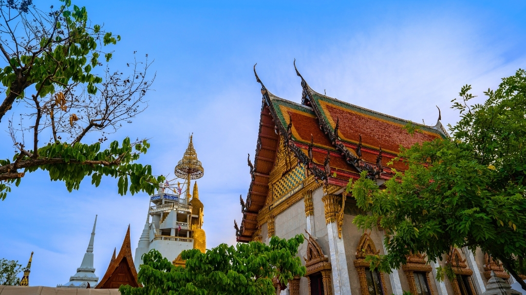 Top 7 des temples à Bangkok à visiter absolument - thailande bangkok wat intharawihan 1024 thailande bangkok wat intharawihan 1024 - Top 7 des temples à Bangkok à visiter absolument