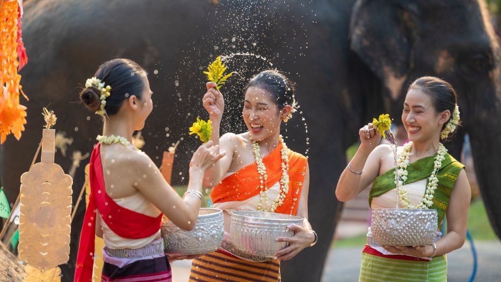 Carte touristique de la Thaïlande pour un voyage bien organisé - thailande chiangmai fete de songkran 1024 Fête de Songkran
