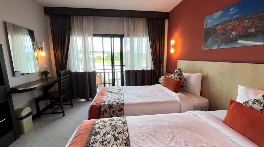 Chiang Khong Teak Garden Riverfront Hotel