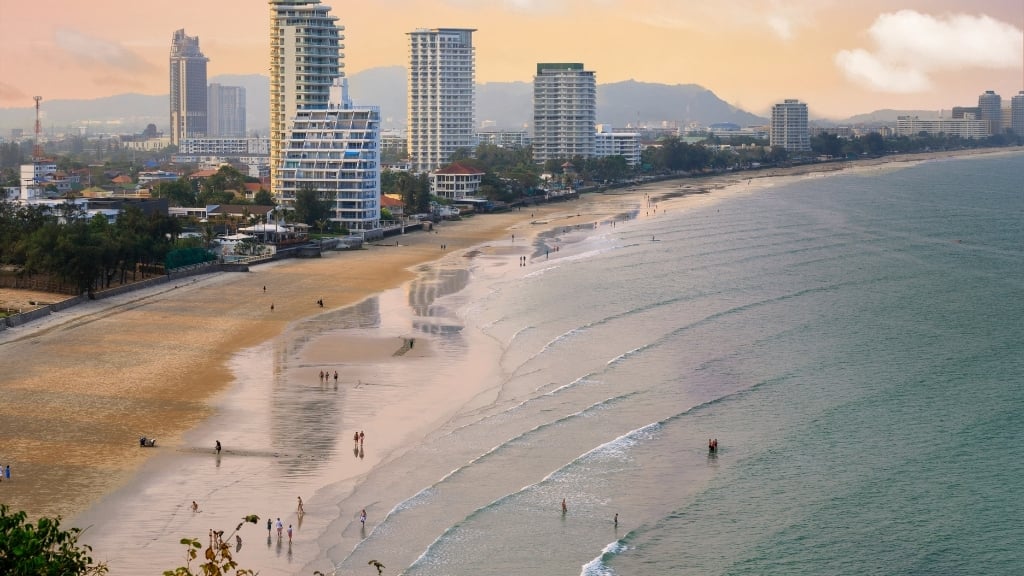 Que faire à Hua Hin ? Nos 9 suggestions phares - thailande hua hin plage 1024 Plage de Hua Hin