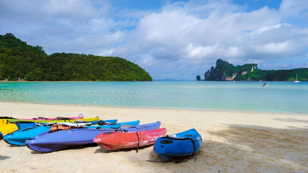 Thaïlande en mars : tout ce qu’il faut savoir avant de partir - thailande koh phi phi kayak 1024 Kayak à Koh Phi Phi
