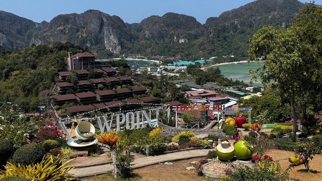 Que voir et faire à Koh Phi Phi : Top des expériences - thailande koh phi phi point de vue 1024 Une vue panoramique spectaculaire sur l’archipel de Koh Phi Phi
