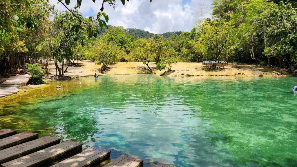 Balade à la Piscine d’Émeraude