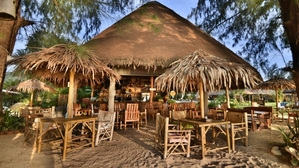 Lym’s Bar & Restaurant