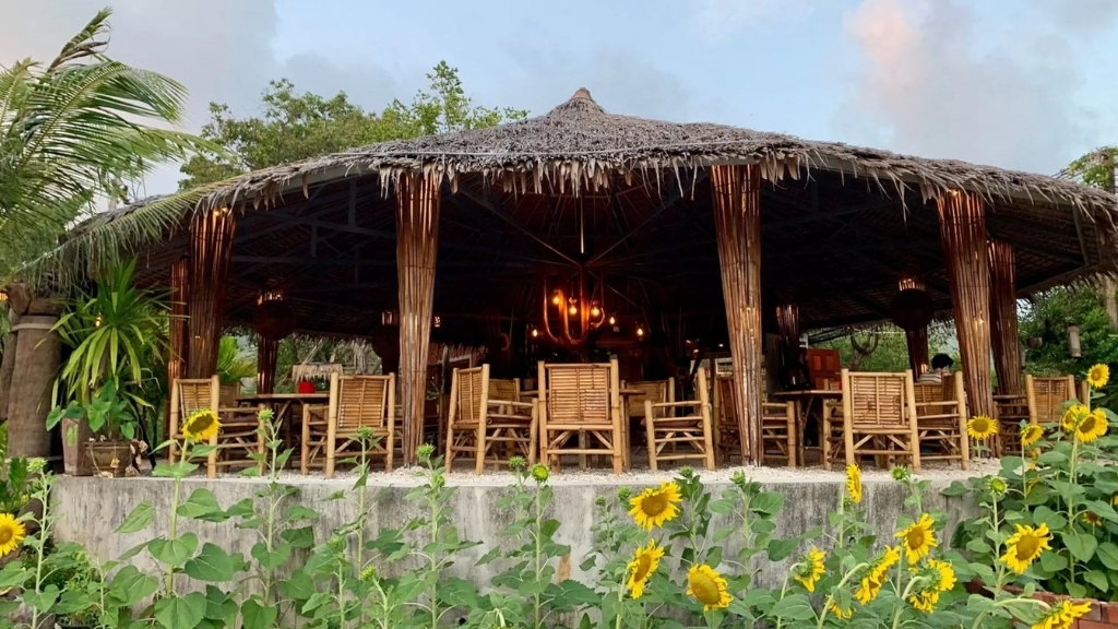 Lost Paradise Restaurant & Bar