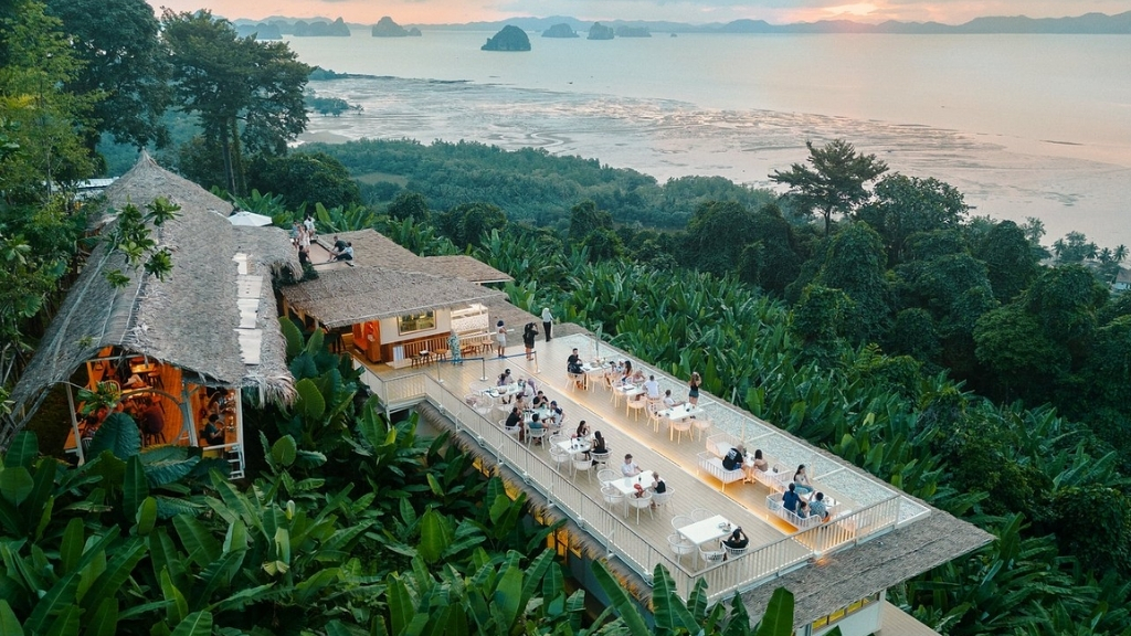 Khaothong Hill Restaurant