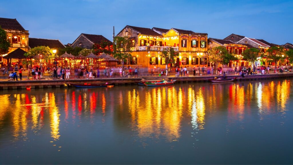 Top 9 des hôtels de luxe dans le Centre du Vietnam - thumbnail vieille ville de hoi an vietnam 1920 Vieille ville de Hoi An – une des villes la plus belles en Asie