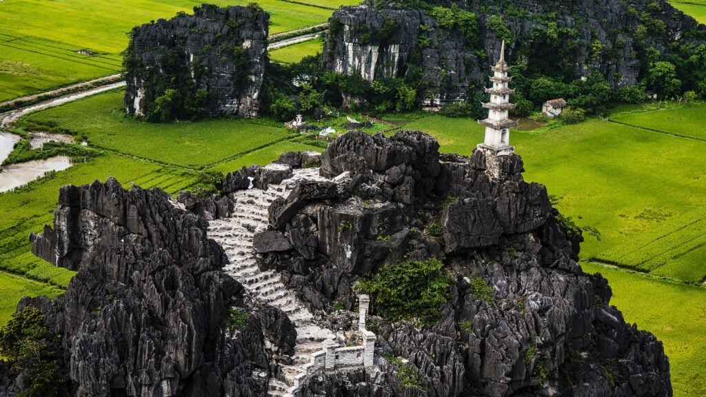 thumbnail voyager a ninh binh en famille avec enfants 1920 - Top 7 destinations pour explorer le Nord du Vietnam