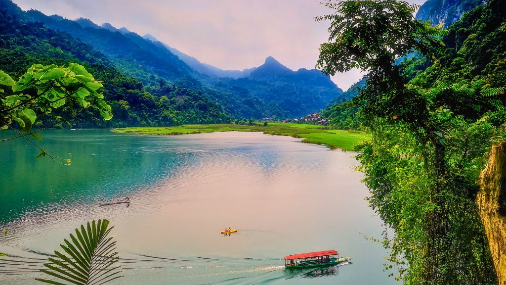 Que voir et que faire au Lac de Ba Be ? - vietnam bac kan lac de ba be 1024 Paysage paisible du lac de Ba Be au nord du Vietnam
