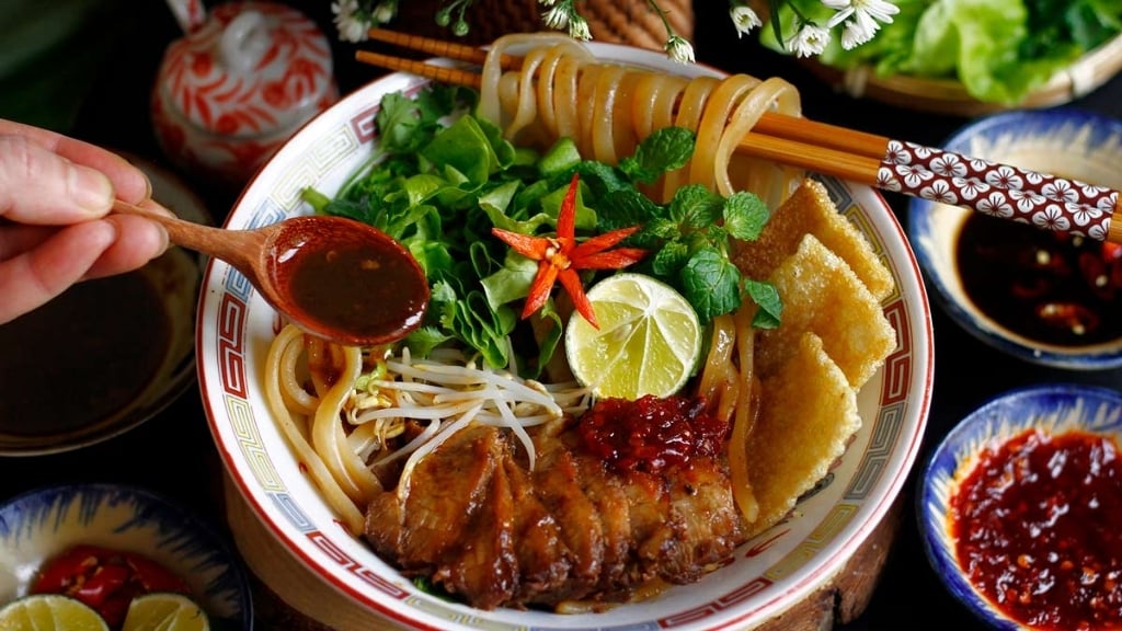 Guide des plats à Hoi An : Top 7 spécialités à déguster - vietnam cuisine cao lau hoi an 1024 Cao Lau est un emblème de Hoi An