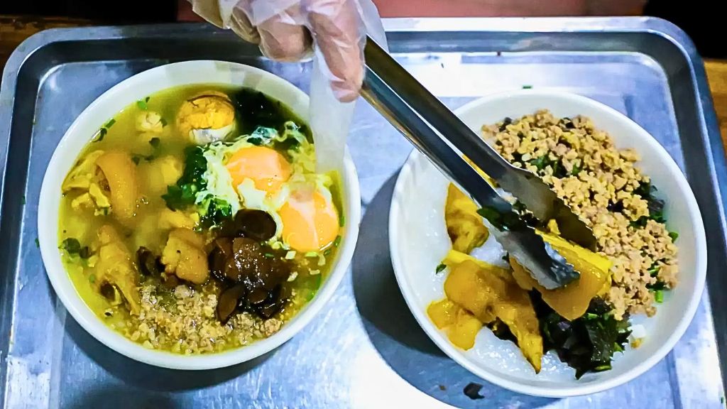 Cháo ấu tẩu (soupe de riz au tubercule toxique)