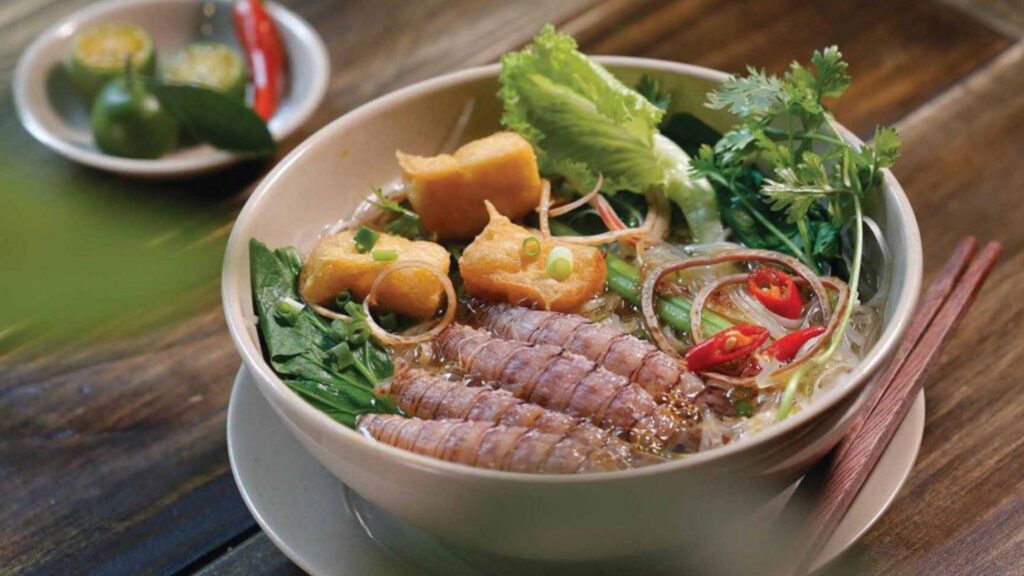 TOP 7 plats à Halong à essayer absolument pendant votre voyage - vietnam cuisine halong bun be be 1024 1 vietnam-cuisine-halong-bun-be-be-1024