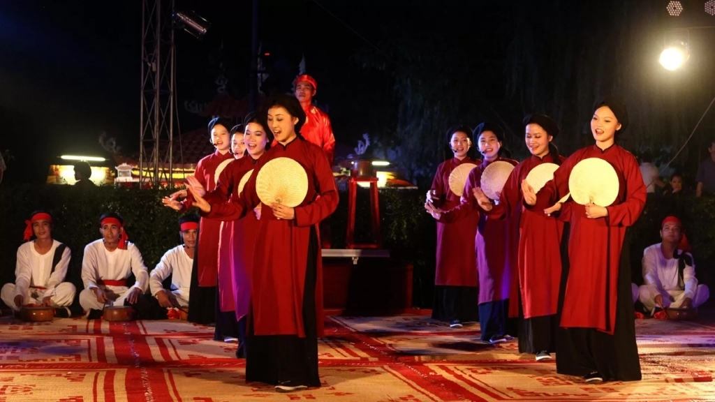 Comprendre la culture vietnamienne à travers ses coutumes - vietnam culture hat xoan 1024 Hat Xoan