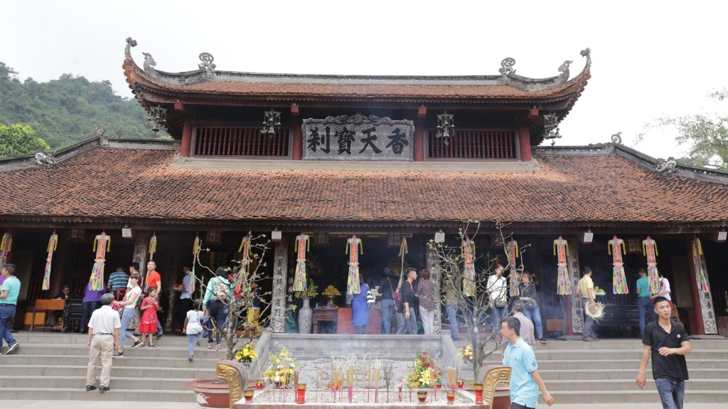 Exploration des célébrations du Têt au Vietnam - vietnam fete pagode parfum 1024 Pagode parfum fete