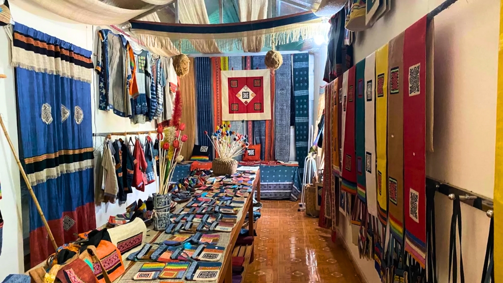 Village de tissage de lin Lung Tam à Ha Giang