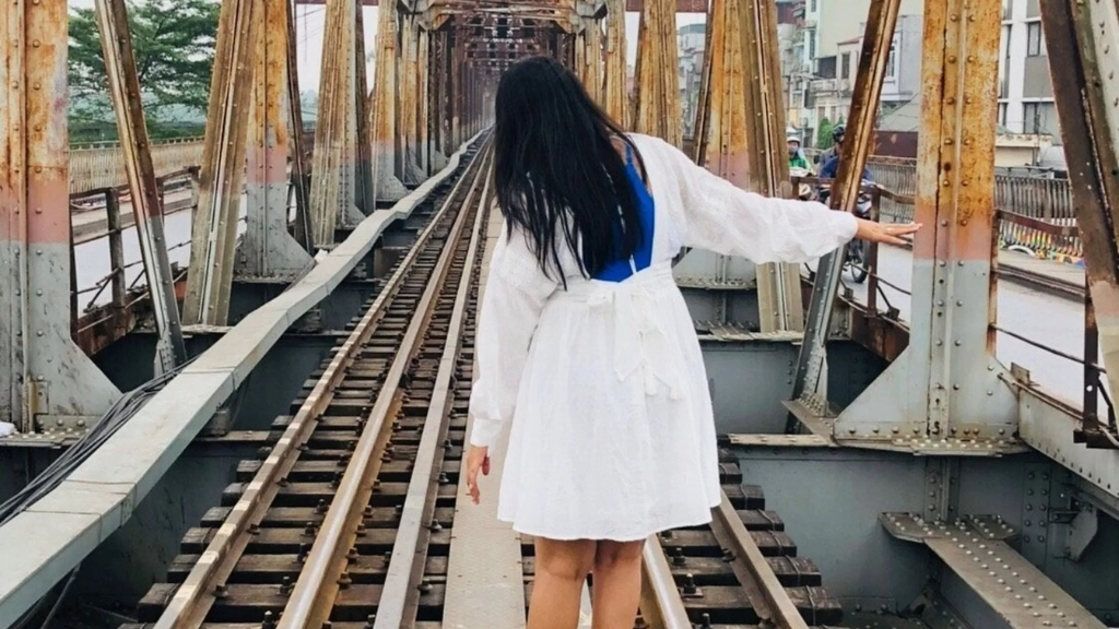 Check-in au pont Long Bien