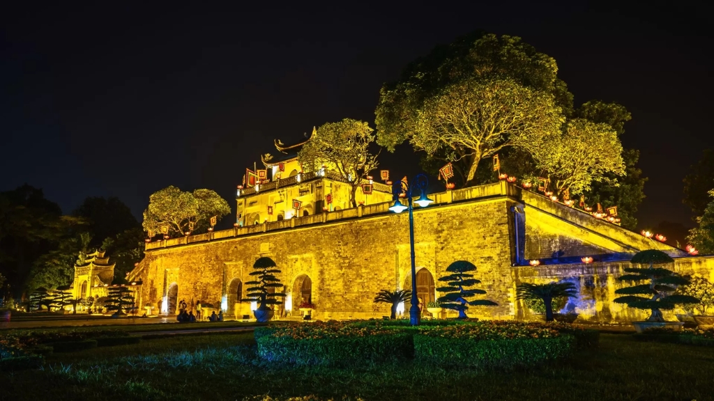 Citadelle impériale resplendit dans les lumières de la nuit