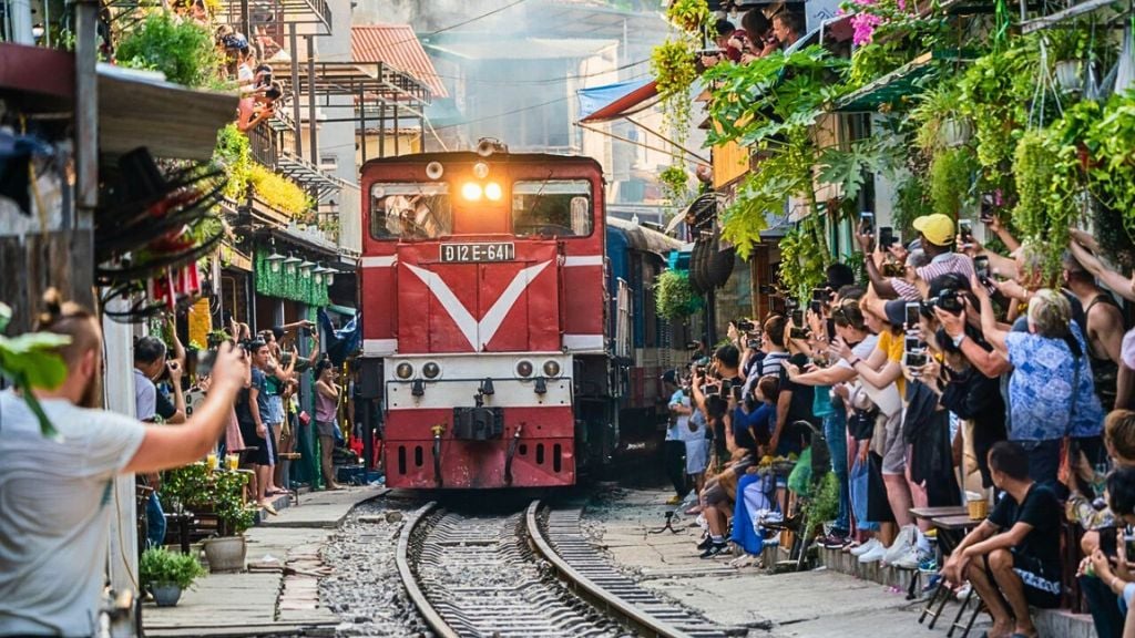 La rue du train à Hanoï